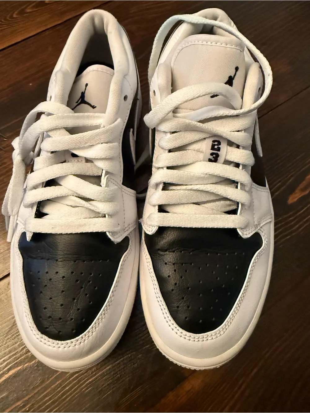 Nike Jordan Low-Top Sneakers in Black and White sz 6.5